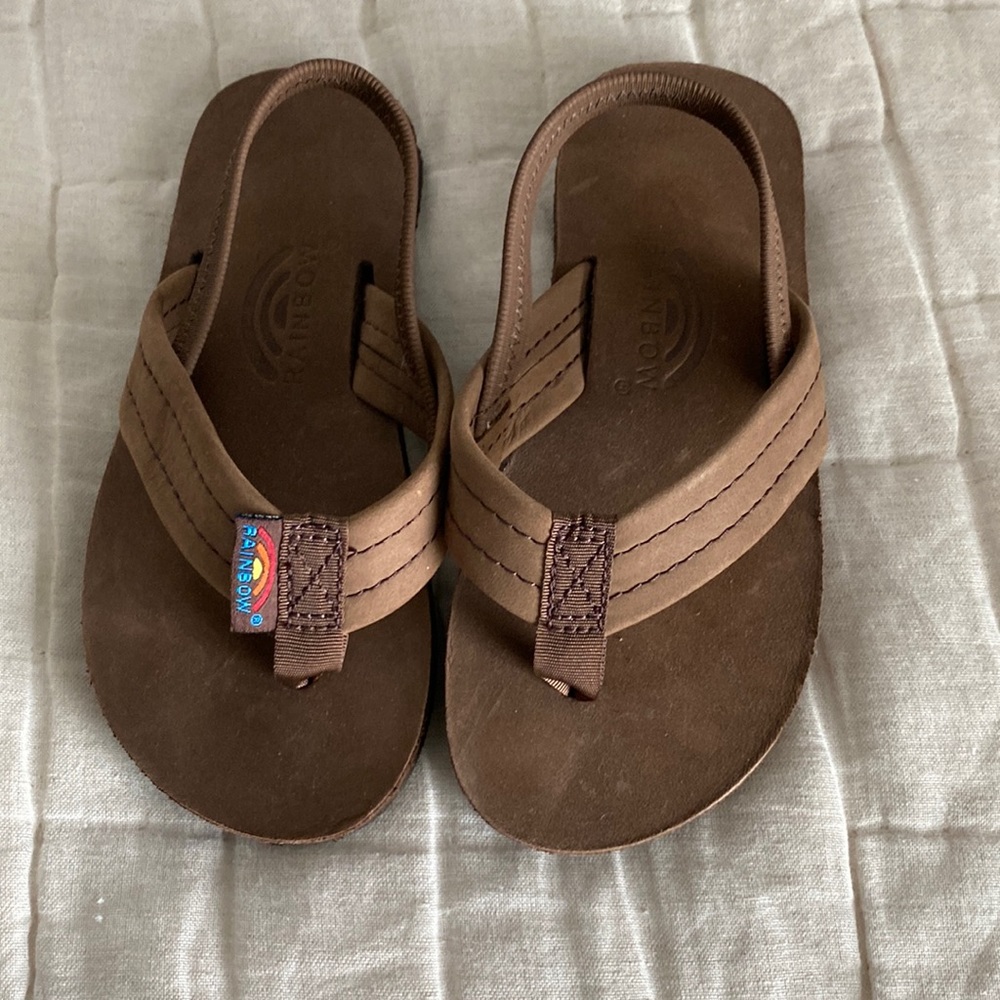 Rainbow flip flops for toddler. Size 9/10. Never worn